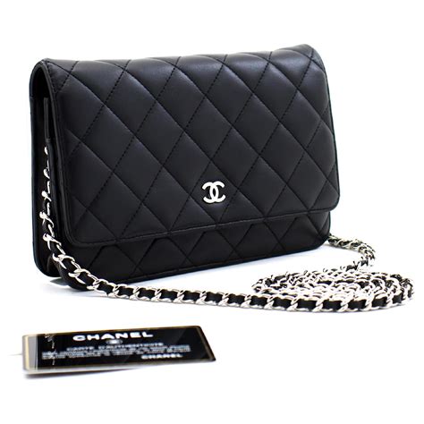 cartera chanel clásica|Chanel cartera con cadena.